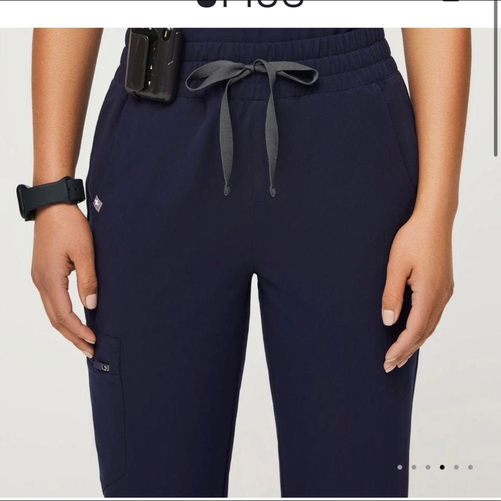 FIGS High Waisted Zamora Jogger Scrubs (Petite)